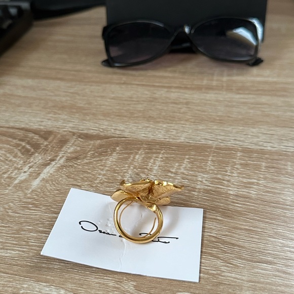 Oscar dela Renta ring. Never used! No tarnish no faded! 3y in perfect condition! - Picture 3 of 6